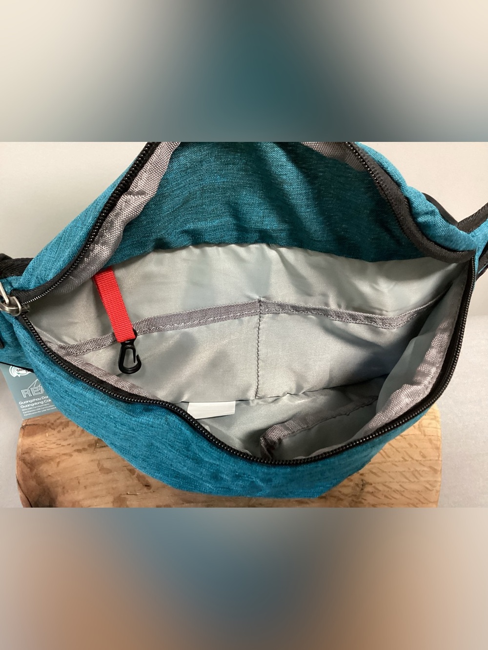 🔵 NWT - Waterfly Hiking Fanny Pack in a Teal Blue Color - Adjustable Straps - Picture 8 of 14